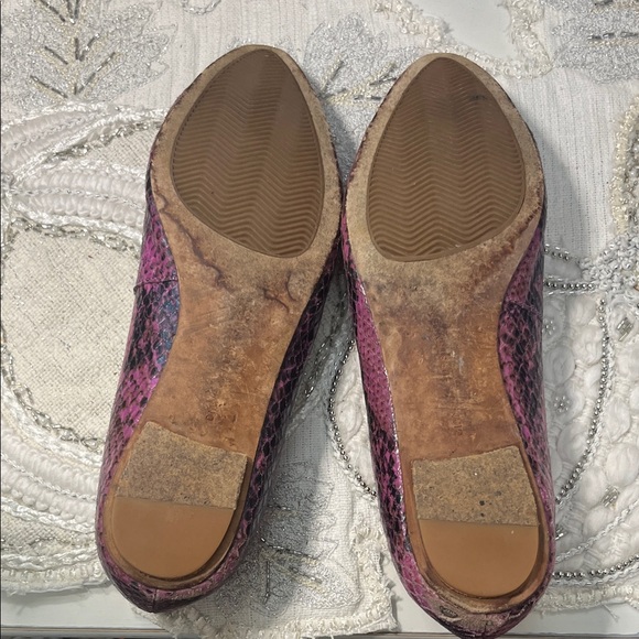 DVF Heart-Embellished Fushia Python Flats - Picture 11 of 16